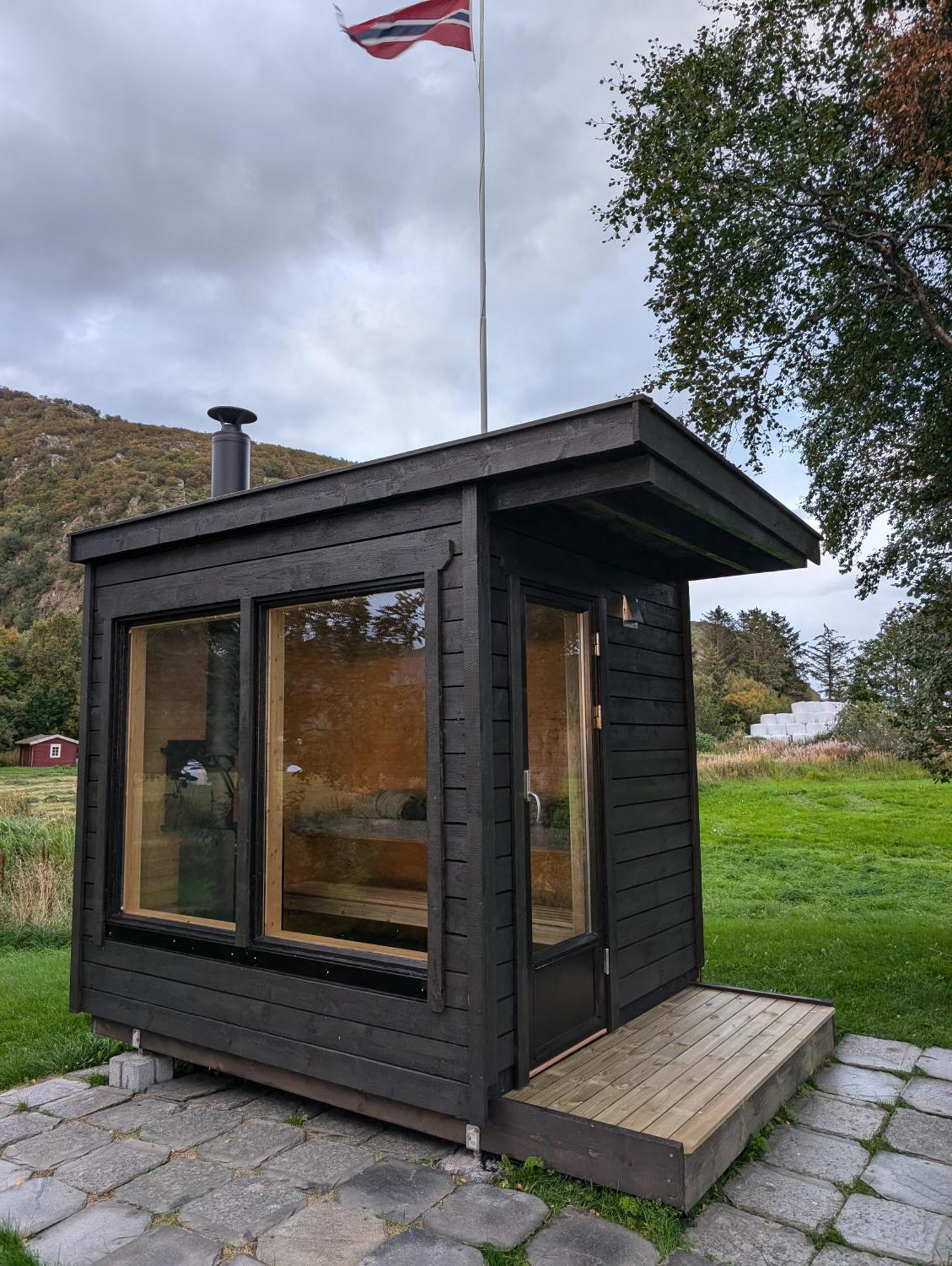 Borghildstua Feriehus Melbu エクステリア 写真
